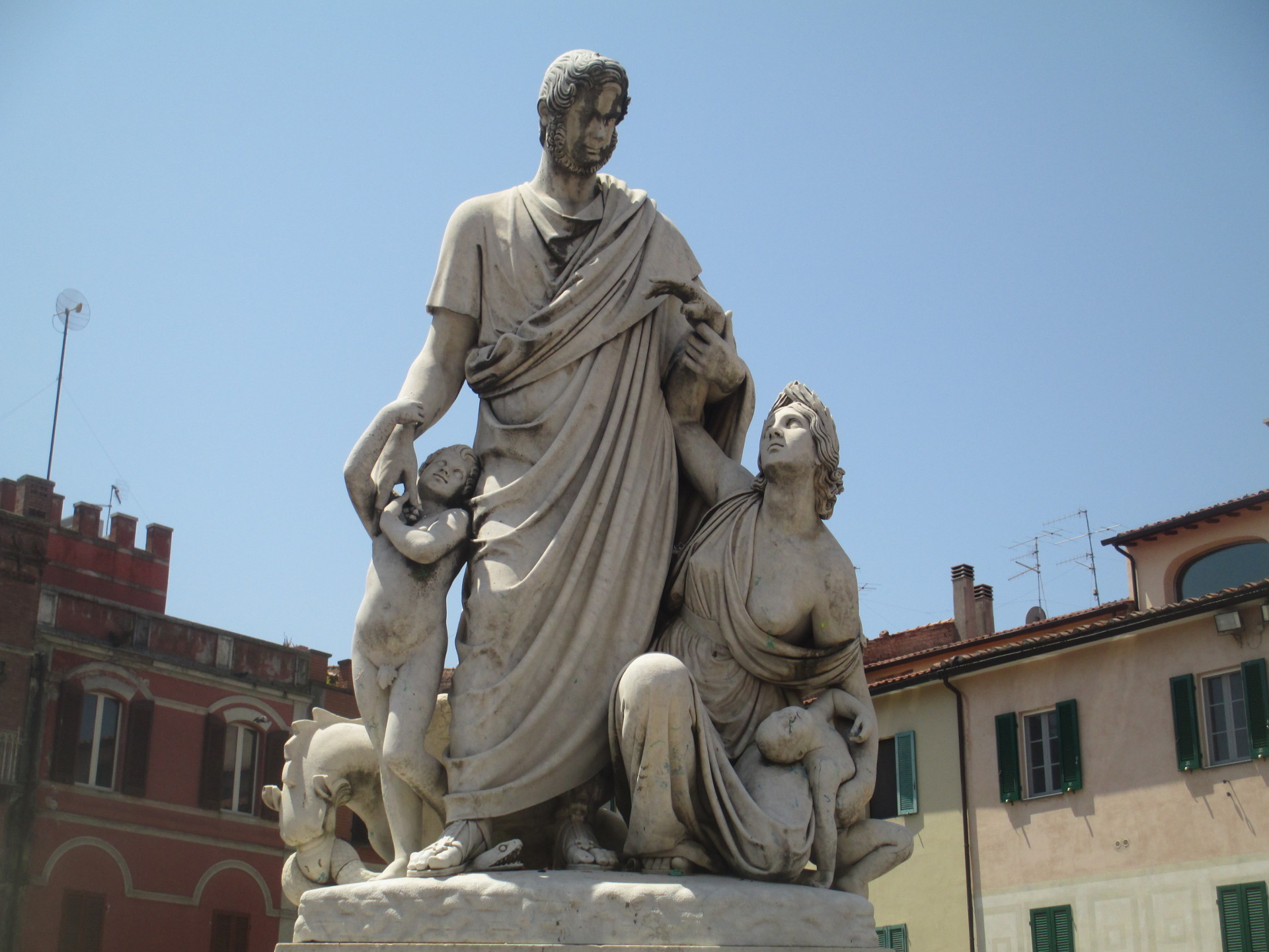 monumento a Canapone dello scultore ascianese L. Magi